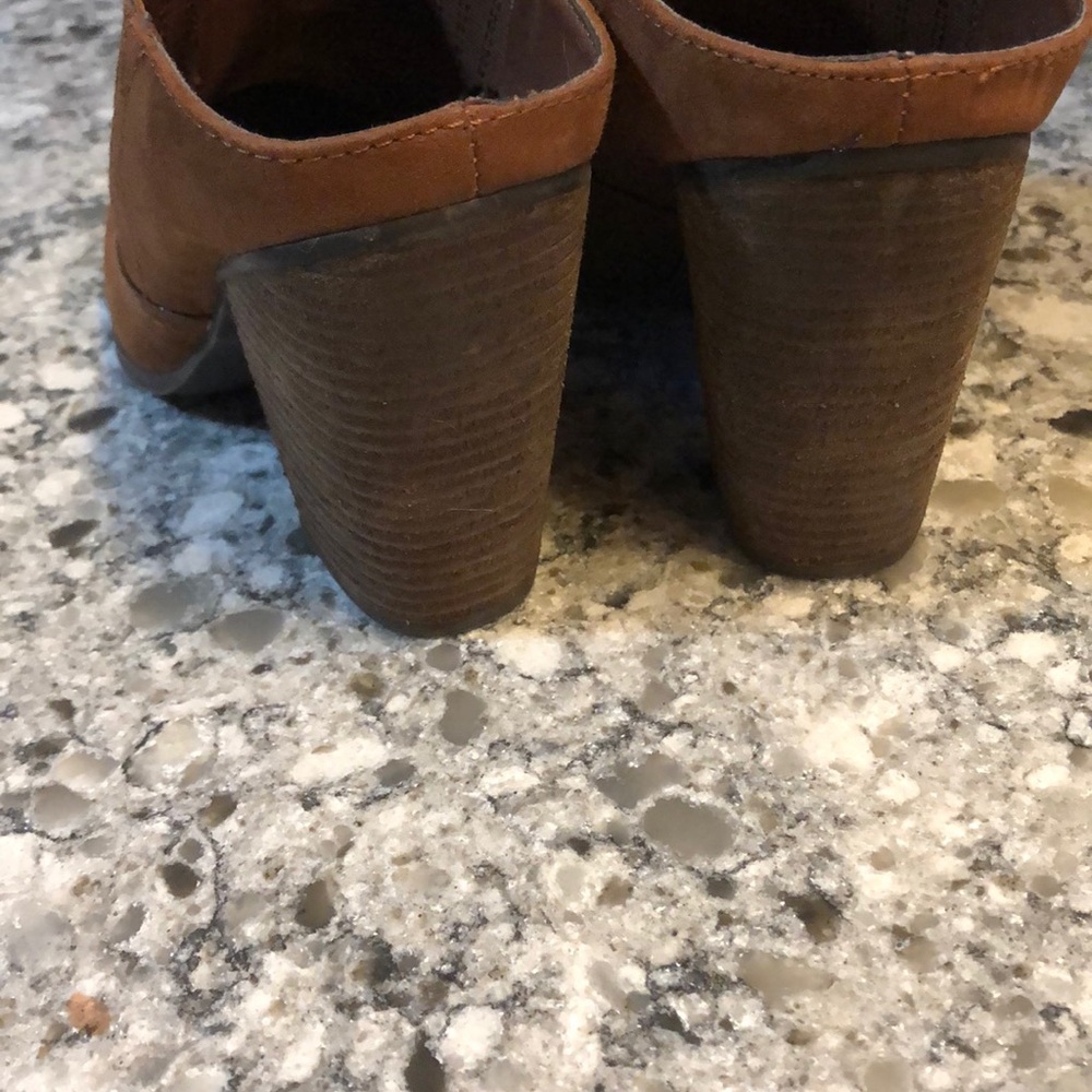 Carlos Santana Brown Mules - Picture 5 of 6